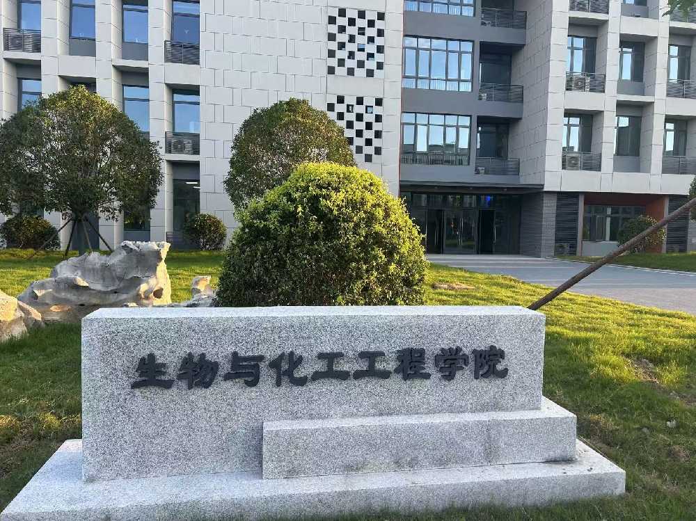 二七区扬州职业大学体育场高杆灯项目